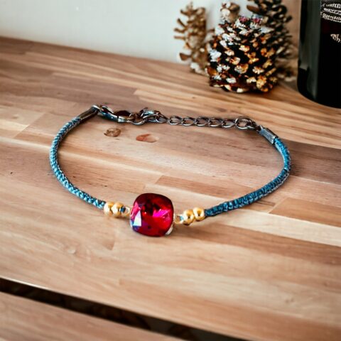 bracelet fin macramé noir, bracelet cristal rouge, bracelet ethnique, bracelet macramé etsy, bracelet fin Swarovski