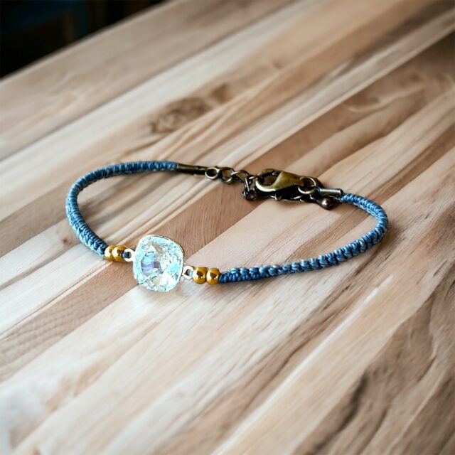 bracelet fin macramé bleu, bracelet cristal bleu ciel, bracelet ethnique, bracelet macramé etsy, bracelet fin Swarovski