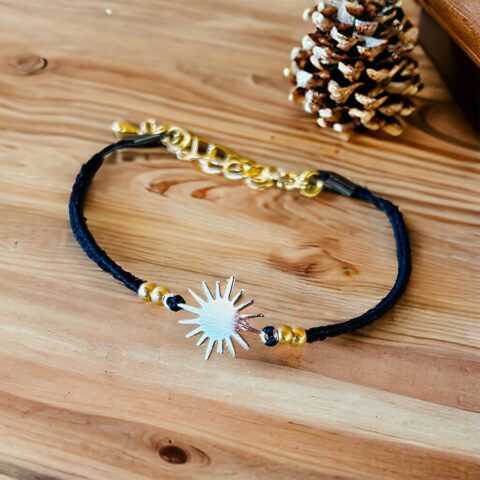 bracelet fin macramé noir, bracelet soleil doré, bracelet tendance acier inoxydable, bracelet macramé etsy, bracelet fin inoxydable fait main