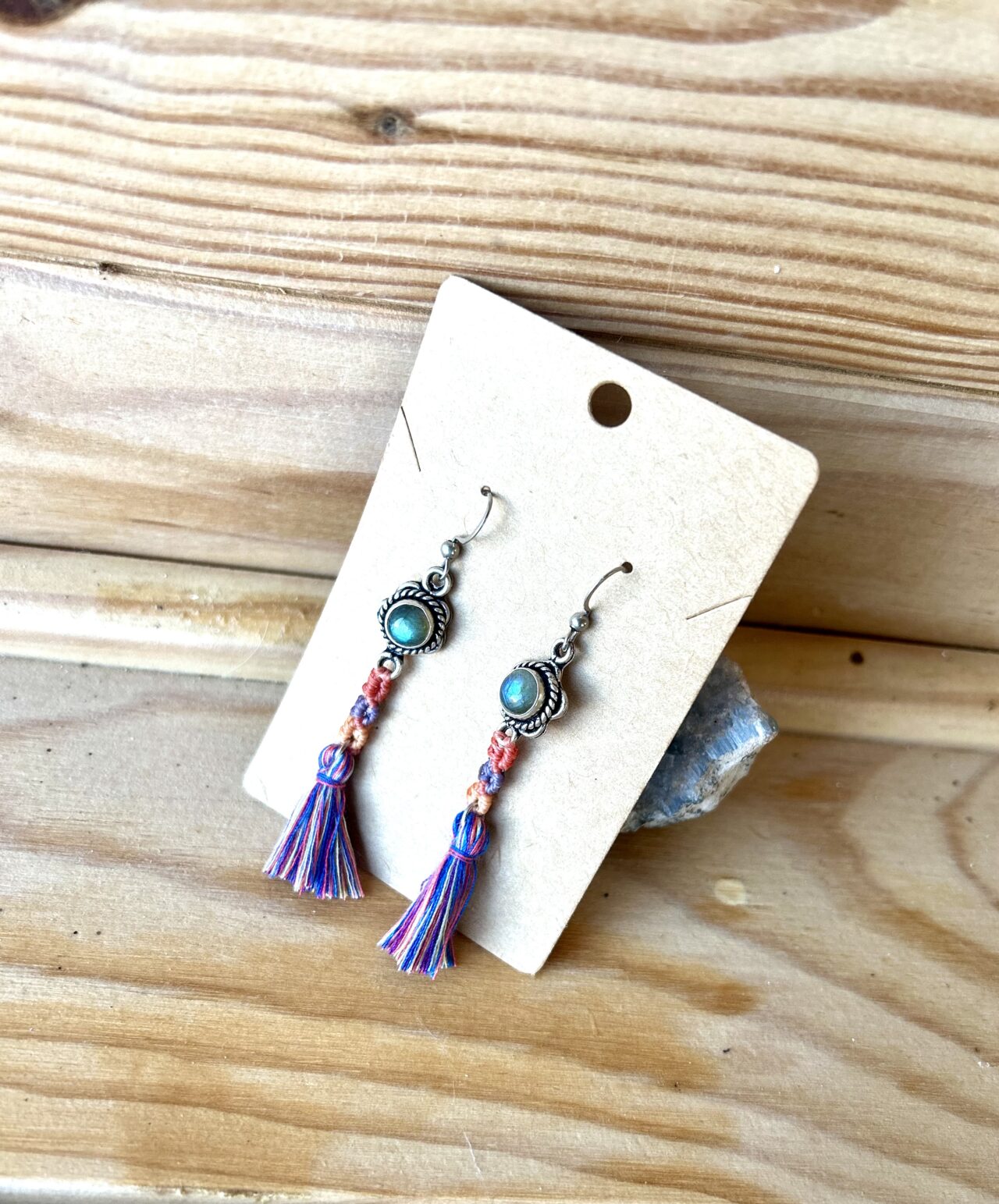 boucles d'oreilles macramé Toulouse, boucles d'oreilles macramé labradorite, boucles d'oreilles labradorite, boucles d'oreilles ethnique, tendance, fait main