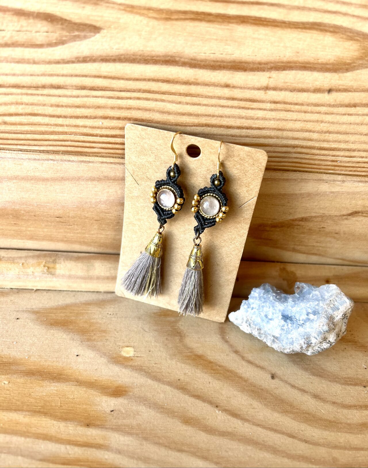 boucles d'oreilles macramé Toulouse, boucles d'oreilles macramé quartz rose noir, boucles d'oreilles quartz rose, boucles d'oreilles ethnique, tendance, fait main, boucles d'oreilles inca