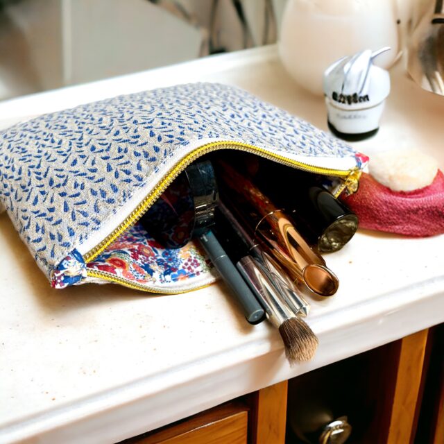 trousse colorée, pochette jacquard, pochette etsy, trousse etsy bleu, pochette bleu, trousse etsy, trousse créateur, pochette créateur, trousse fait en france, pochette liberty, trousse maquillage etsy