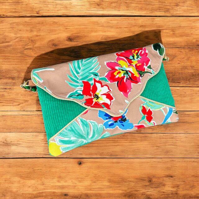 sac pochette coloré, fleuri, sac pochette rabat fleur, sac enveloppe fait mai, sac pochette etsy, sac de soirée coloré, sac velours cotelé, sac vert, sac de créateur,