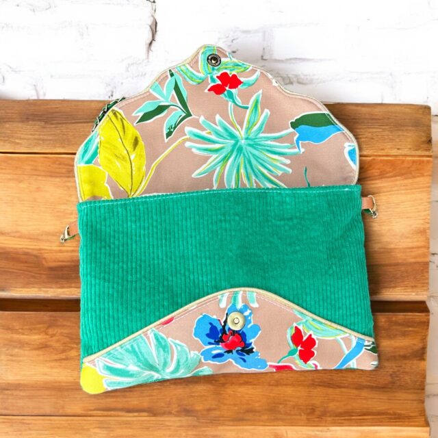 sac pochette coloré, fleuri, sac pochette rabat fleur, sac enveloppe fait mai, sac pochette etsy, sac de soirée coloré, sac velours cotelé, sac vert, sac de créateur,